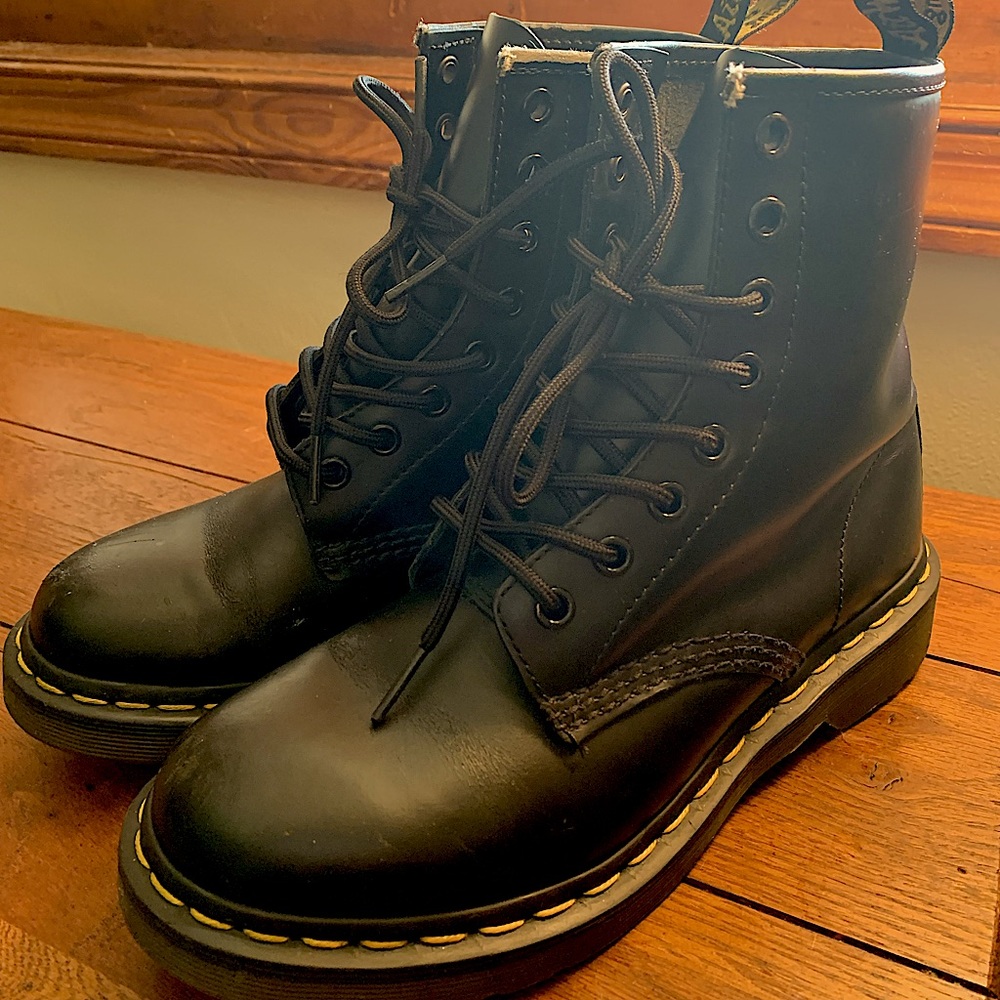 Loved 1460 WOMEN'S SMOOTH LEATHER LACE UP BOOTS